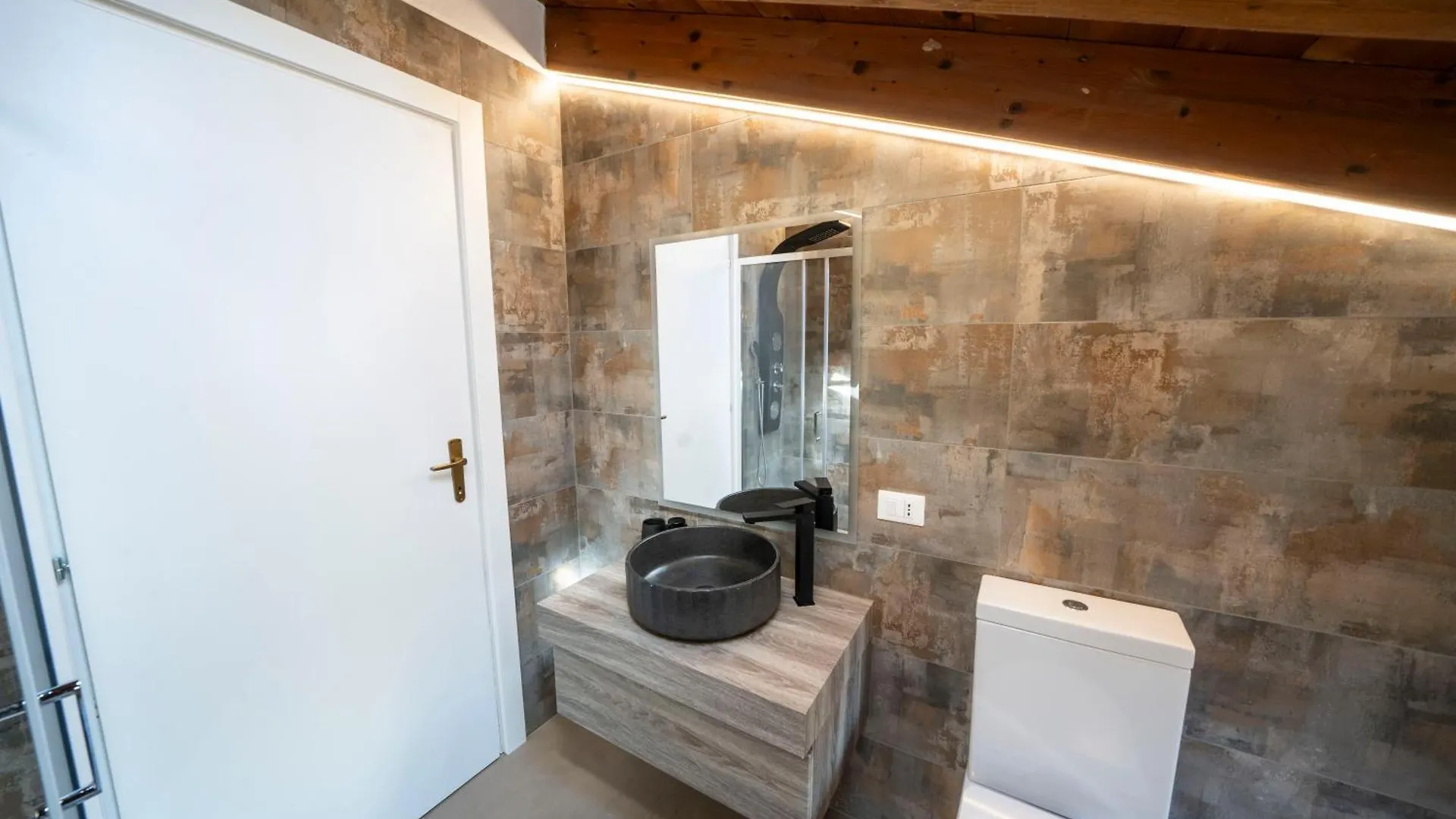 招待所 Five Elements Apartments Nature And Relax Near Lake Garda 佩斯基耶拉德加达 意大利
