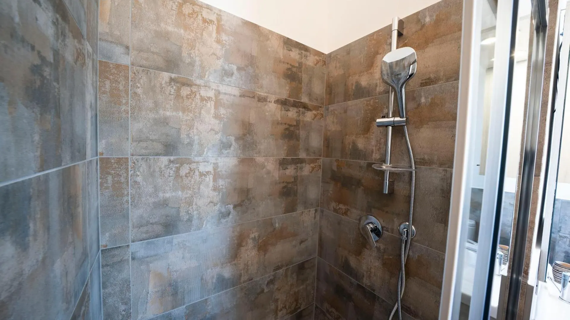 Five Elements Apartments Nature And Relax Near Lake Garda 佩斯基耶拉德加达 0*,  意大利