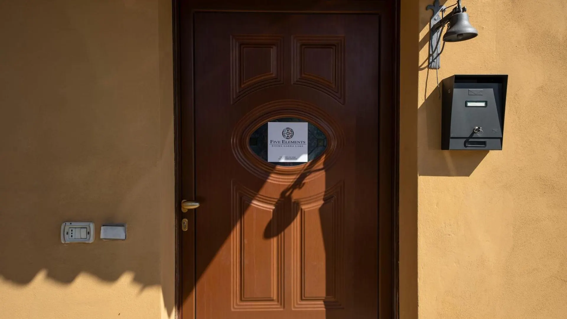 招待所 Five Elements Apartments Nature And Relax Near Lake Garda 佩斯基耶拉德加达 意大利